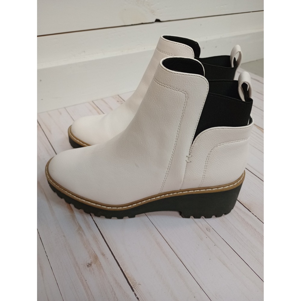 DV Dolce Vita Rielle White Chelsea ankle boots Womens 8